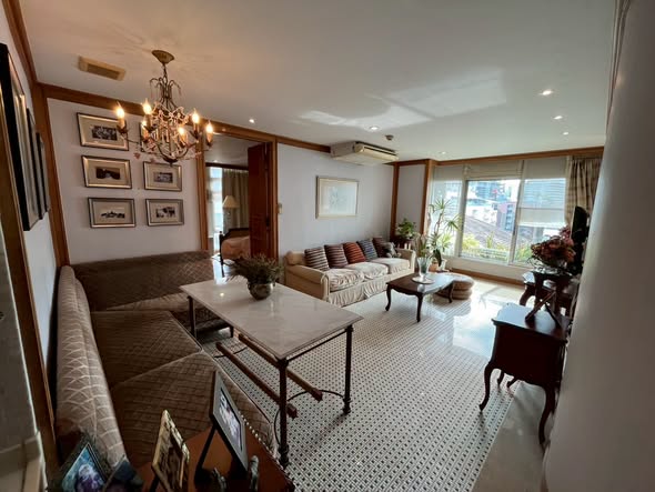 living room of Navin Court