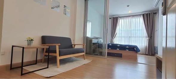 bedroom and living room of Niche ID Seri Thai
