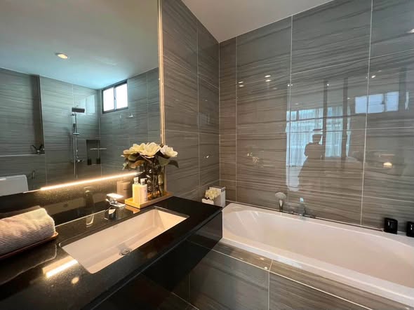 room interior and bathroom of Nirvana Define Srinakarin-Rama9