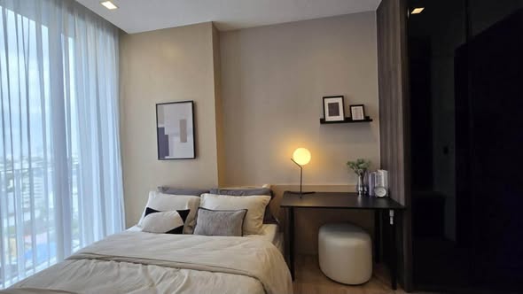 bedroom of Noble Around Ari