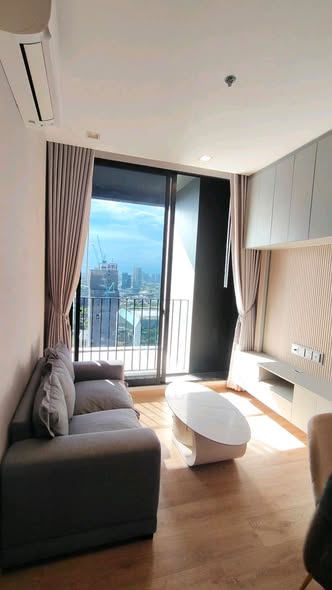 bedroom and room interior of Noble Around Ari