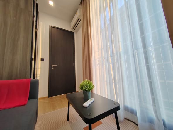 bedroom and room interior of Noble Around Ari