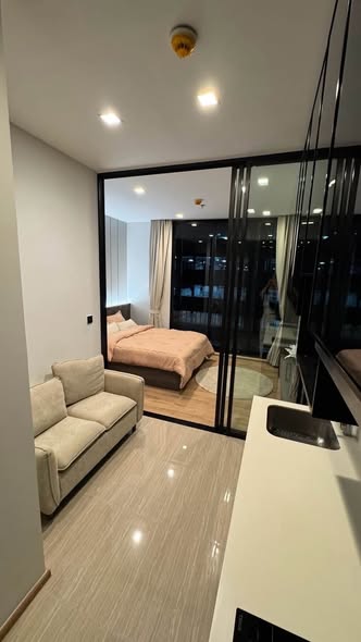 bedroom and room interior of Noble Around Ari