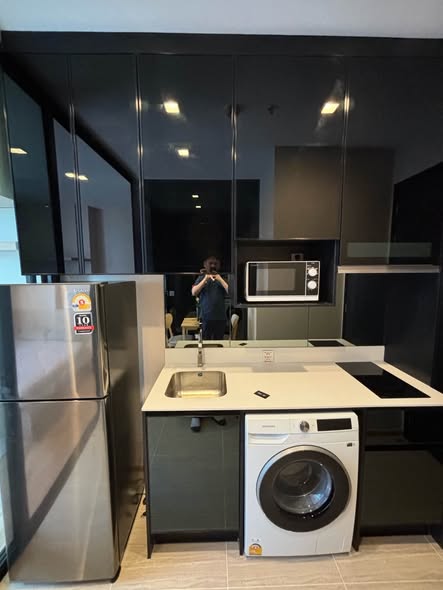 kitchen of Noble Around Ari