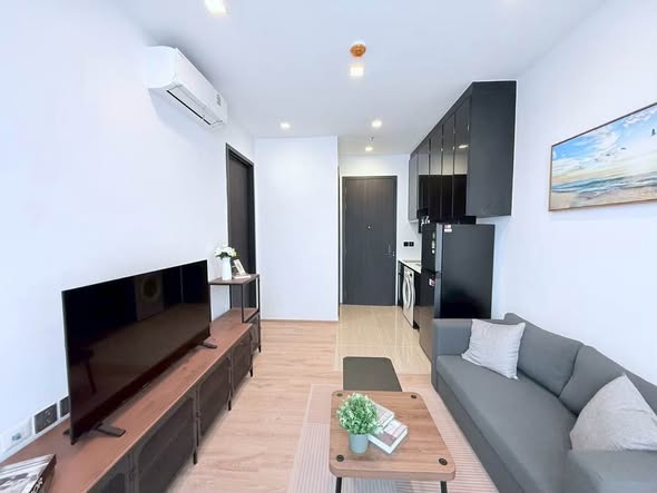 living room and room interior of Noble Around Ari
