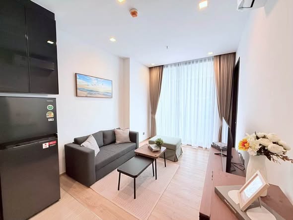 living room and room interior of Noble Around Ari