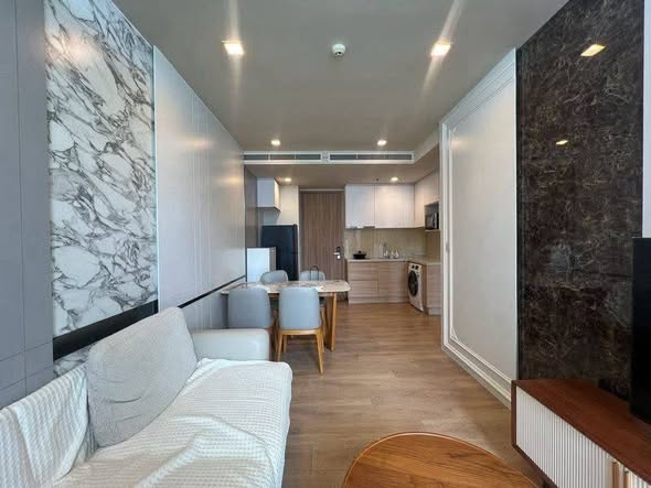 bedroom and living room of Noble Around Sukhumvit 33