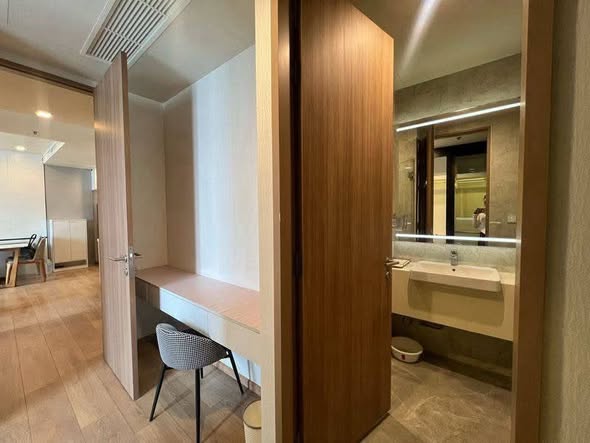 room interior and bathroom of Noble Around Sukhumvit 33