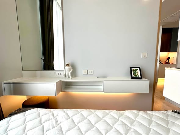 bedroom and bathroom of Noble BE 19