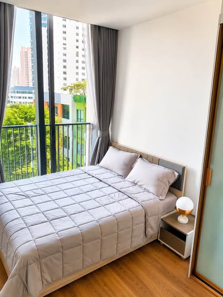bedroom of Noble BE33