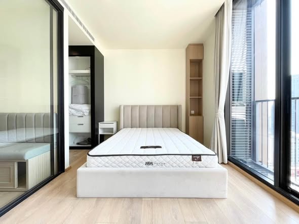 bedroom of Noble BE33