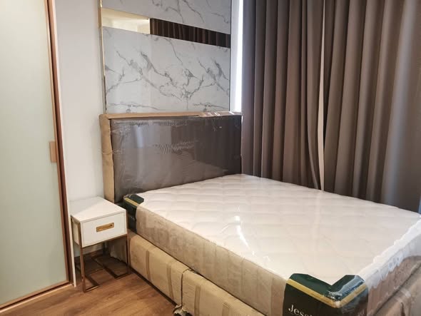 bedroom and bathroom of Noble BE33
