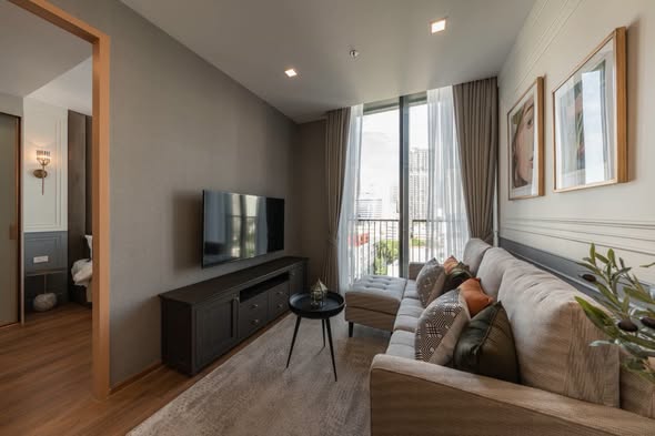 bedroom and living room of Noble BE33
