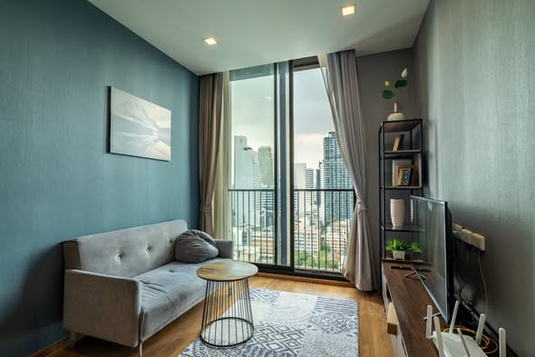 bedroom and living room of Noble BE33