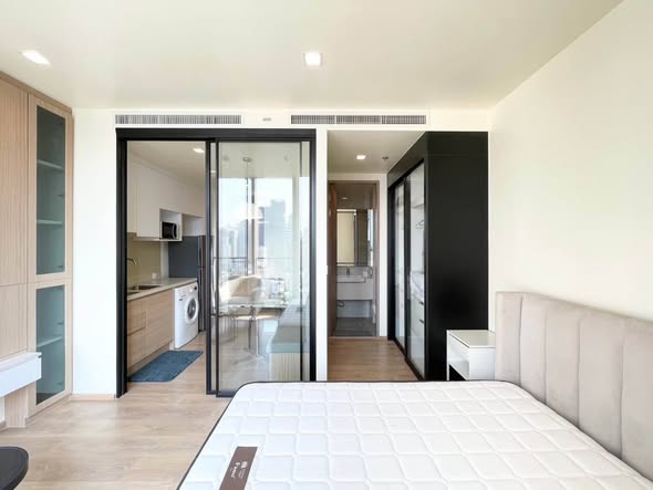 bedroom and room interior of Noble BE33