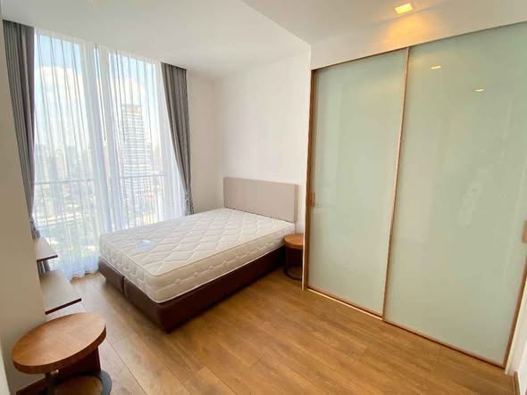 bedroom and room interior of Noble BE33