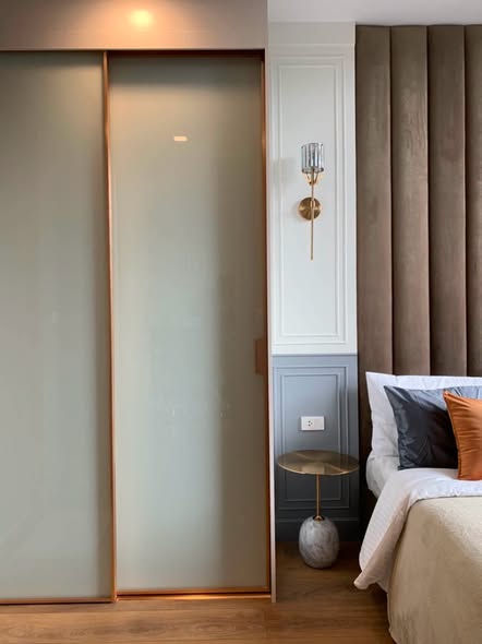 bedroom and room interior of Noble BE33