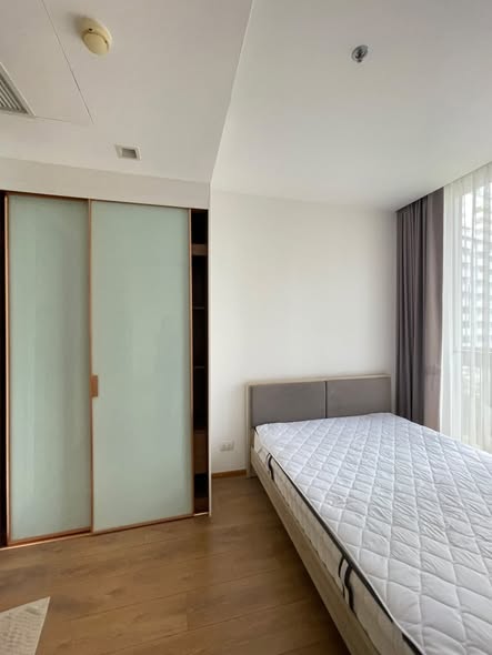 bedroom and room interior of Noble BE33
