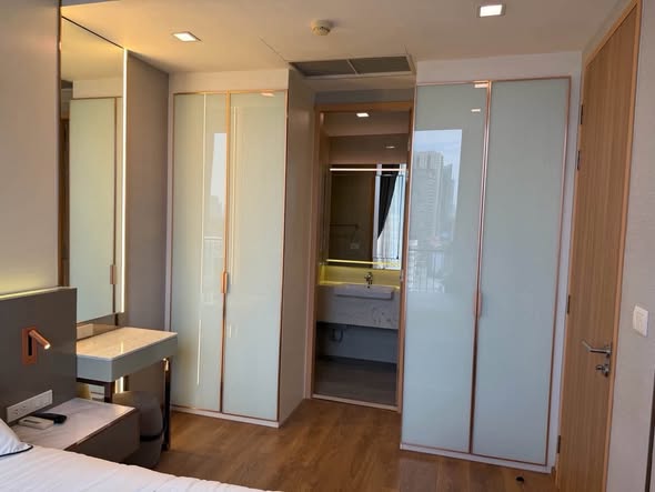 bedroom and room interior and bathroom of Noble BE33