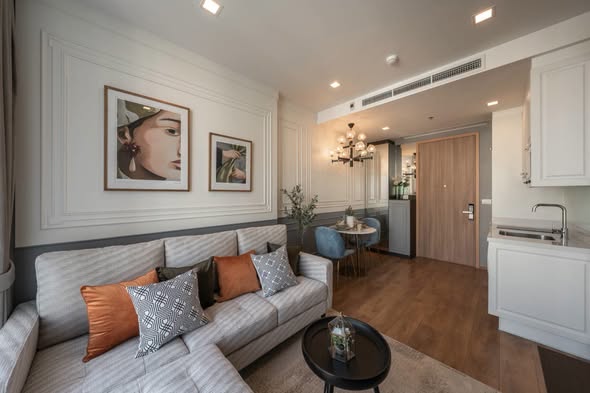 living room of Noble BE33
