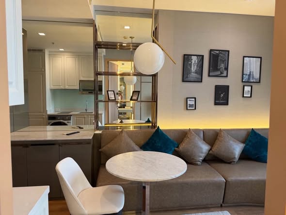living room of Noble BE33