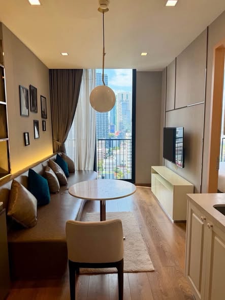 living room of Noble BE33