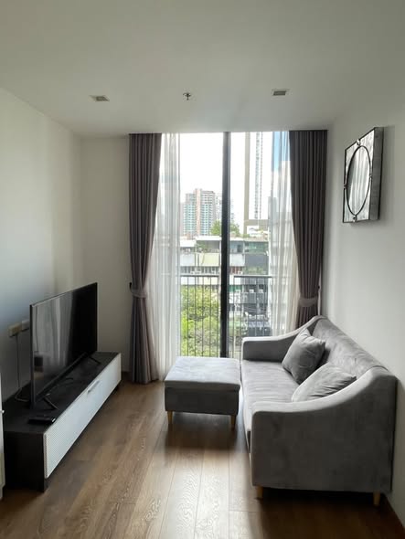 living room and bedroom of Noble BE33