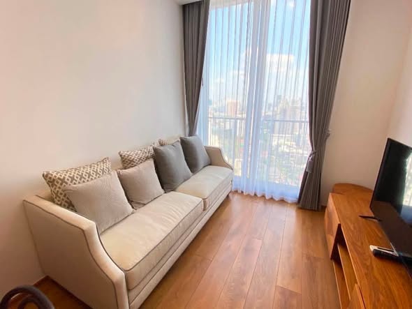 living room and bedroom of Noble BE33