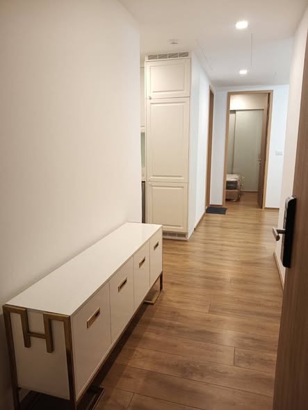 room interior of Noble BE33