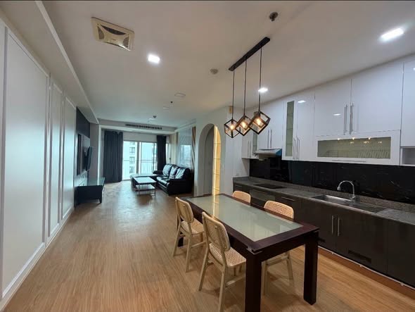 kitchen of Noble Ora