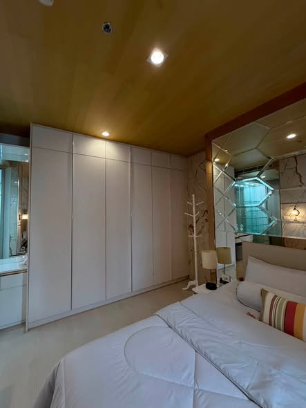 bedroom and room interior of Noble Ploenchit