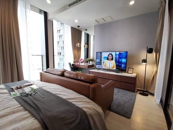 living room and bedroom of Noble Ploenchit