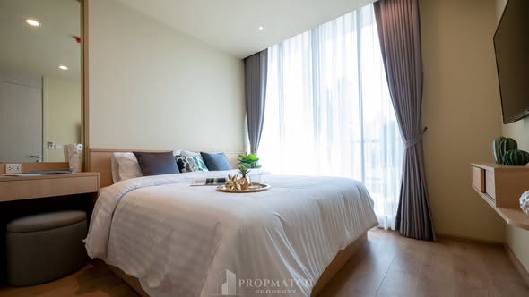 bedroom and bathroom of Noble Recole