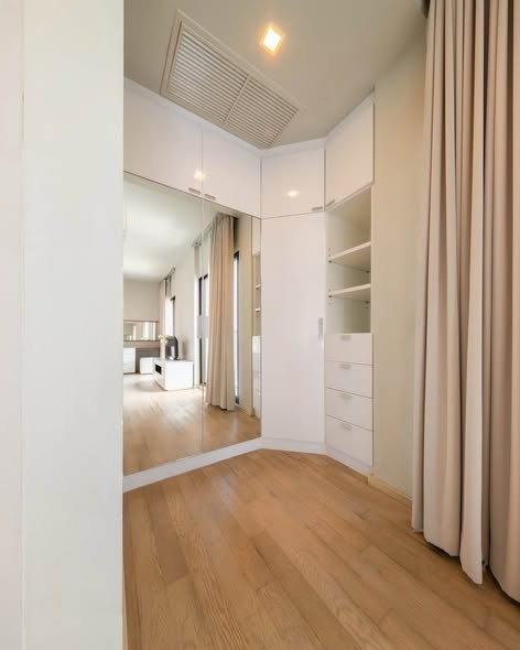 room interior of Noble Refine