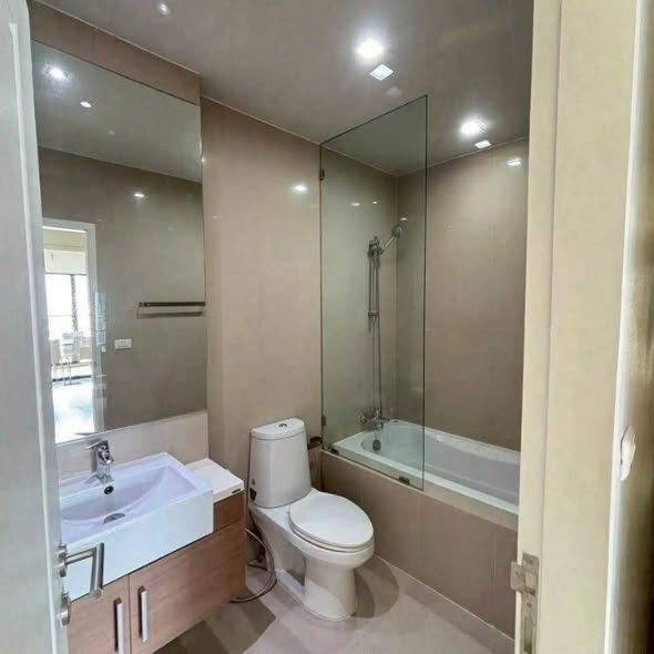 room interior and bathroom of Noble Refine