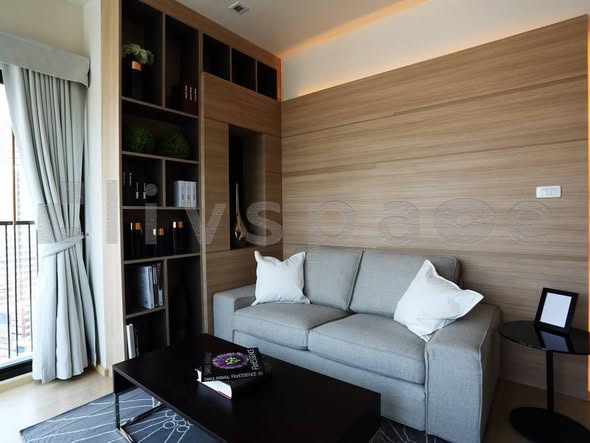 living room and bedroom of Noble Reflex