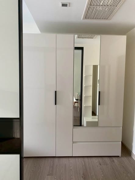 room interior and bathroom of Noble Remix