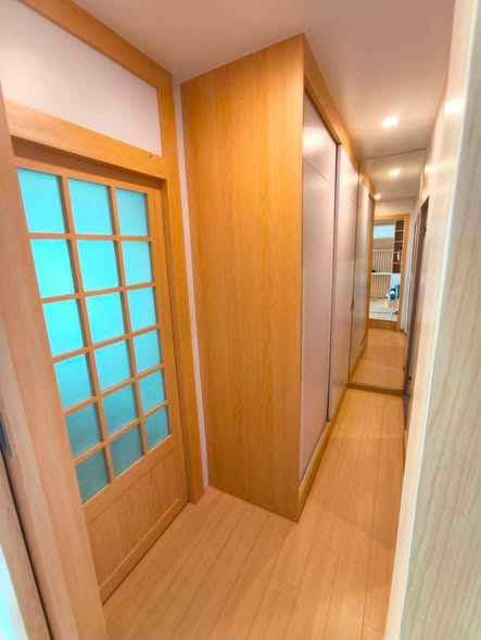 room interior of Noble Revent