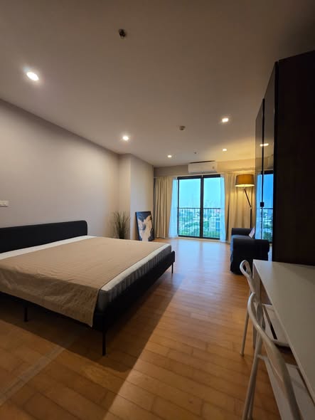 bedroom and room interior of Noble Solo