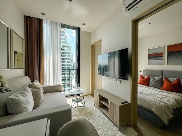 bedroom and living room of Noble State Sukhumvit 39