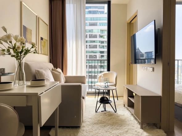 bedroom and living room of Noble State Sukhumvit 39