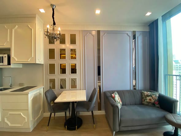 living room and kitchen of Noble State Sukhumvit 39