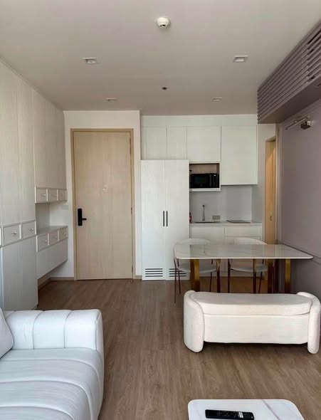 living room and room interior of Noble State Sukhumvit 39
