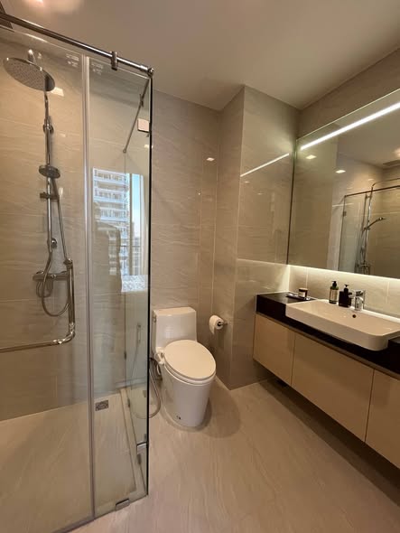 room interior and bathroom of Noble State Sukhumvit 39