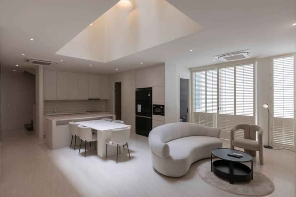 living room of NOBLE TERRA RAMA 9 – EKAMAI