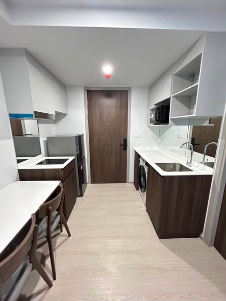 room interior of Nue Cross Khu Khot Station (นิว ครอส คูคต สเตชัน)