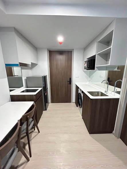 room interior of Nue Cross Khu Khot Station (นิว ครอส คูคต สเตชัน)