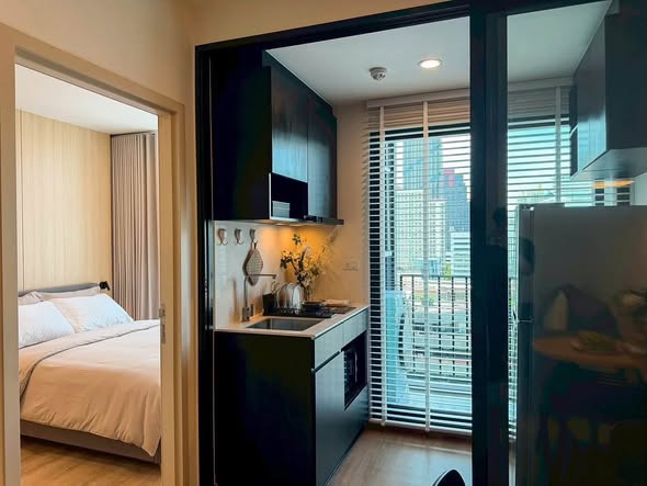 bedroom and room interior of Nue District R9