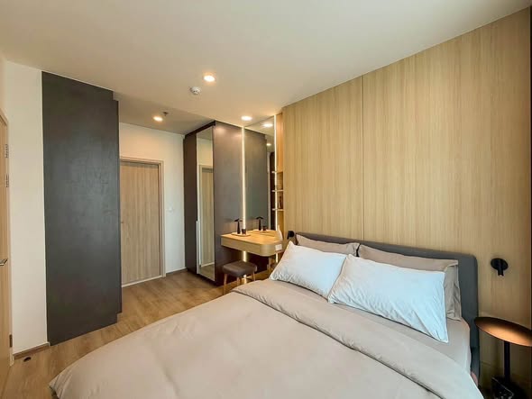 bedroom and room interior of Nue District R9