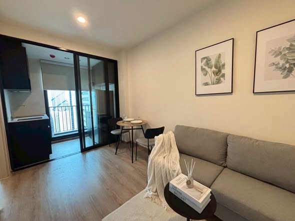 living room of Nue District R9